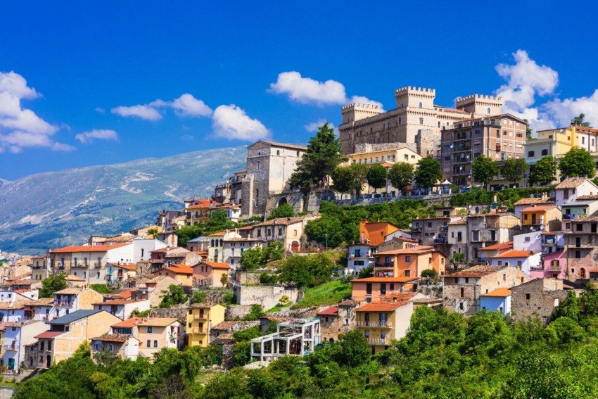 Il Castello Piccolomini e il centro storico di Celano